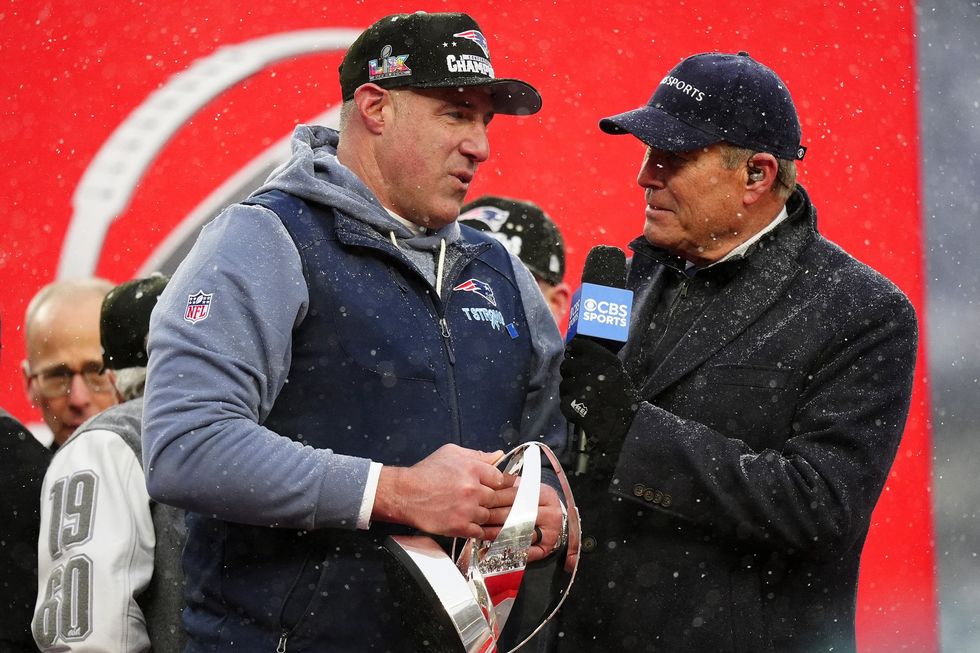 Patriots head coach Mike Vrabel gave up very little when asked about Drake Maye's injury concerns