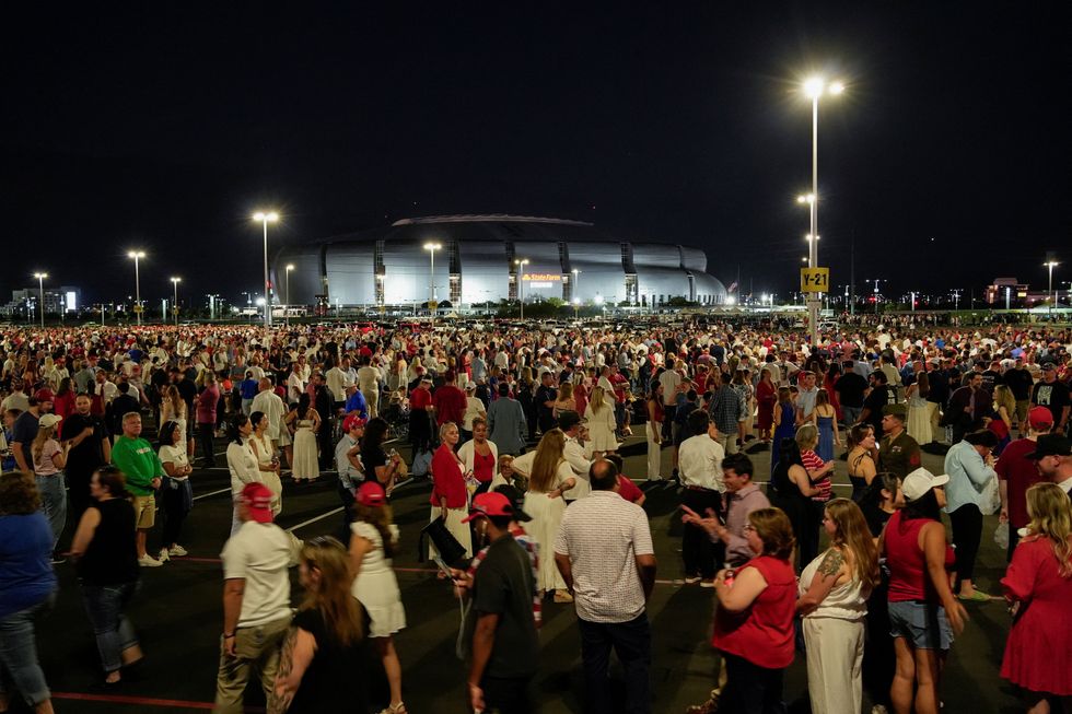 People gather ahead of morning light for Charlie Kirk funeral