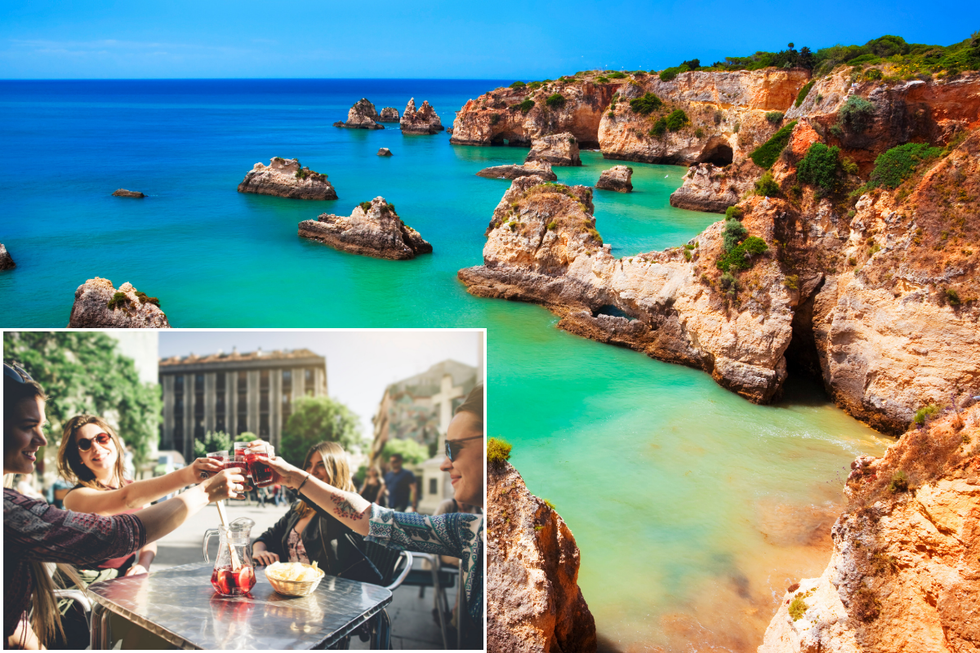 People having drinks / Algarve