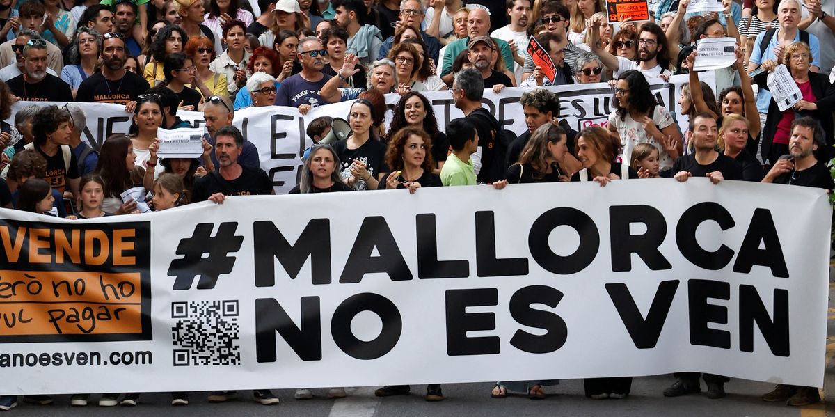 NextImg:Anti-tourism row explodes in Spain as Majorca hotels vow to take immediate action