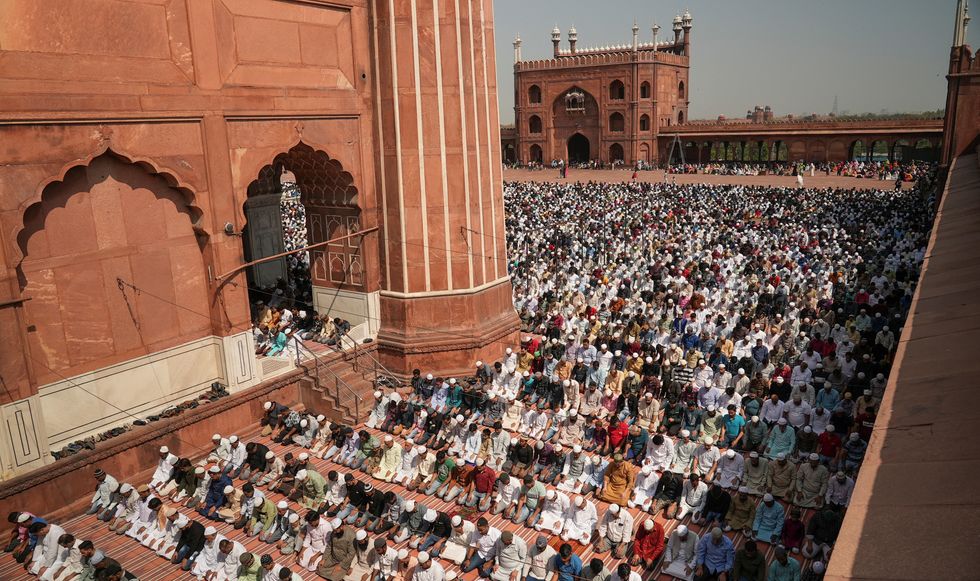 People praying on Delhi