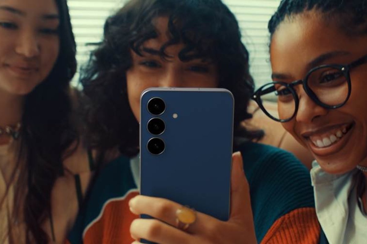 Person holding Samsung mobile