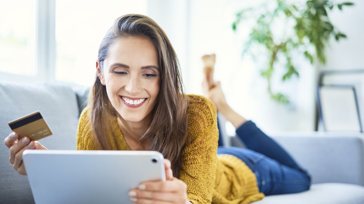 Person looks at current account online on sofa