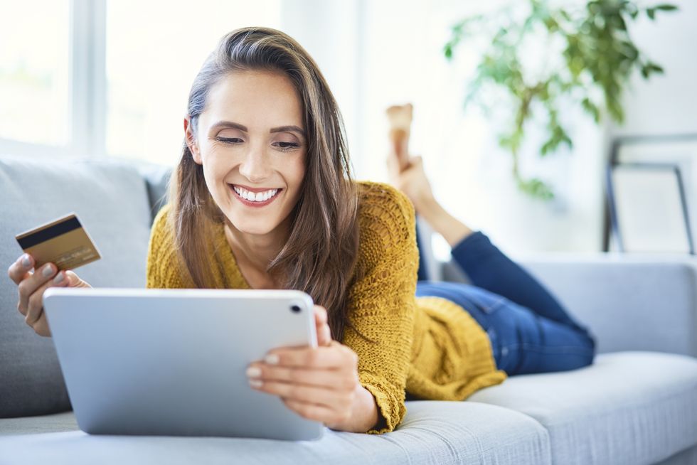 Person looks at current account online on sofa
