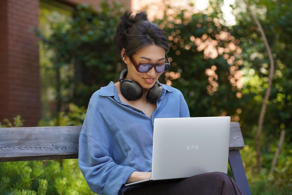 Person using XPS 13 laptop
