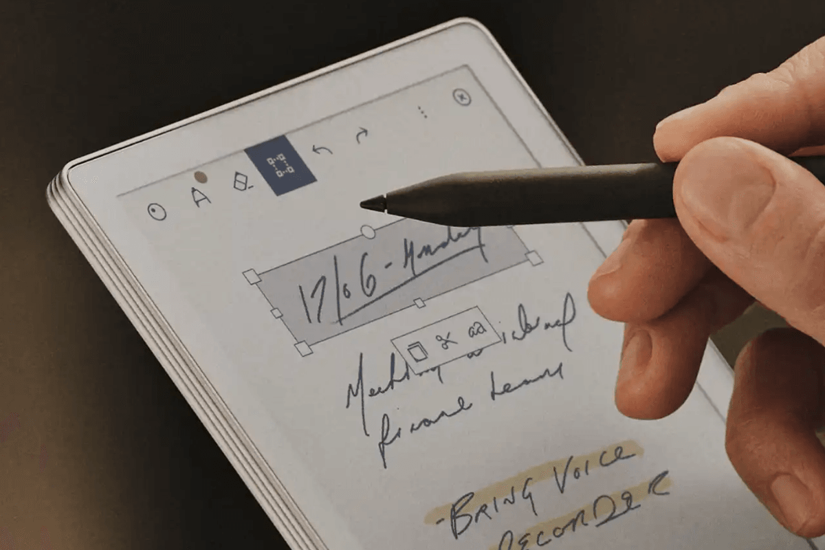 Person with digital pen taking notes on the new reMarkable Paper Pro Move