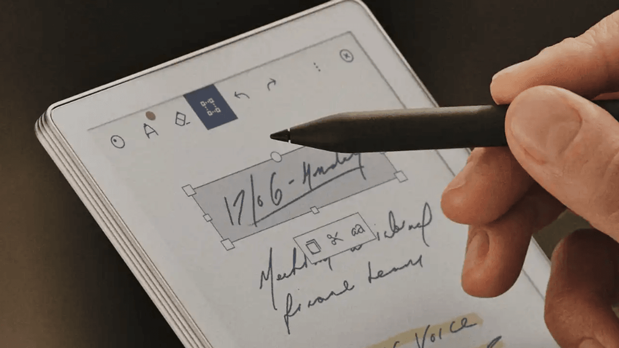 Person with digital pen taking notes on the new reMarkable Paper Pro Move
