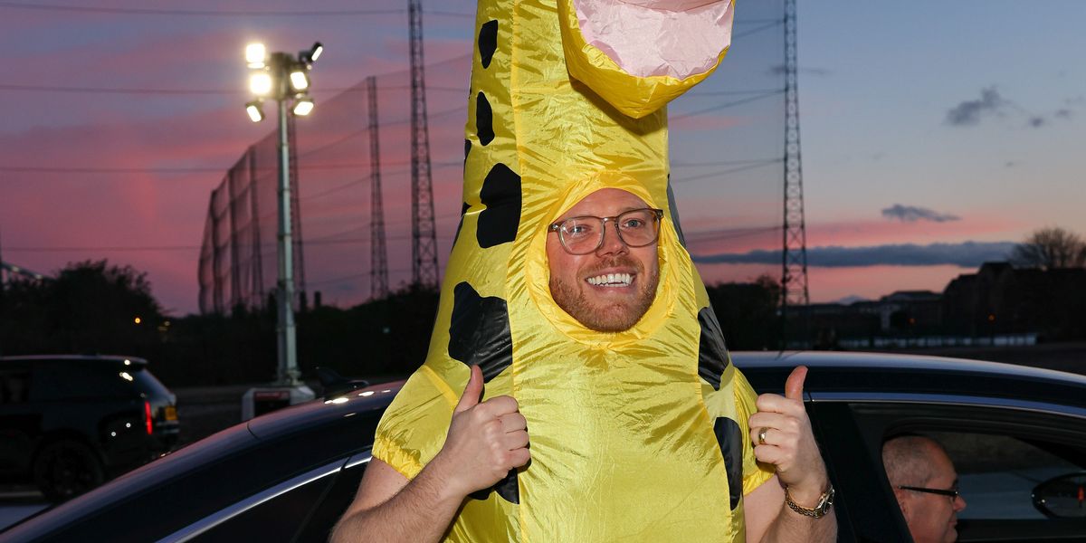 NextImg:ITV BRIT Awards sees Rob Beckett sporting bizarre giraffe outfit as fans ask 'Why?'
