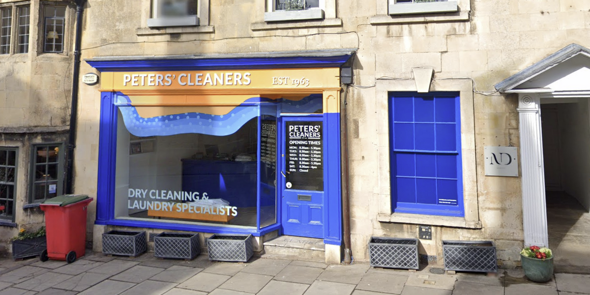 NextImg:Locals fuming with 'unacceptable' shopfront that 'ruins' picturesque town and 'must be repainted'