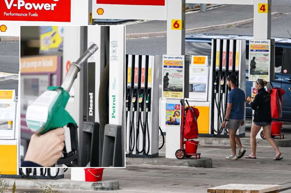 Petrol pump and a petrol station