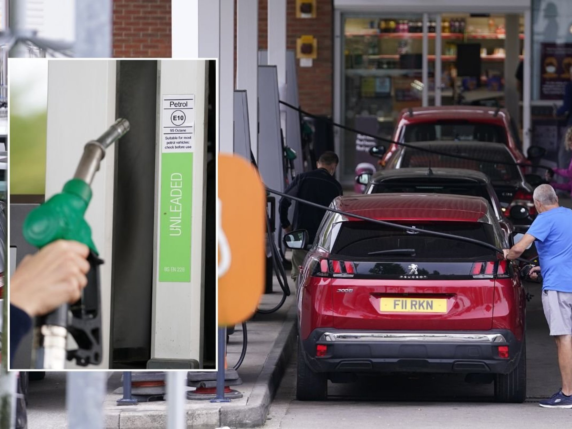 Petrol pump and a petrol station