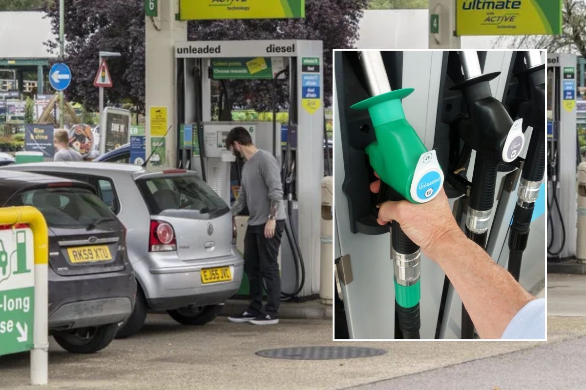 Petrol station and a fuel pump