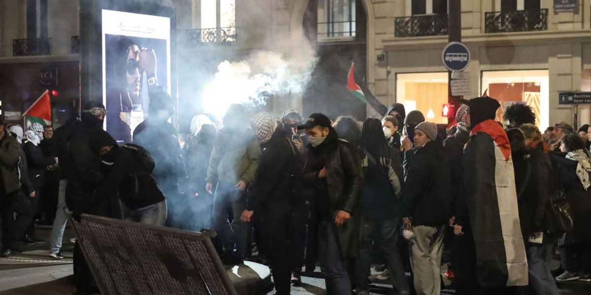 NextImg:Paris police launch tear gas and beat pro-Palestinian protesters with batons in clash