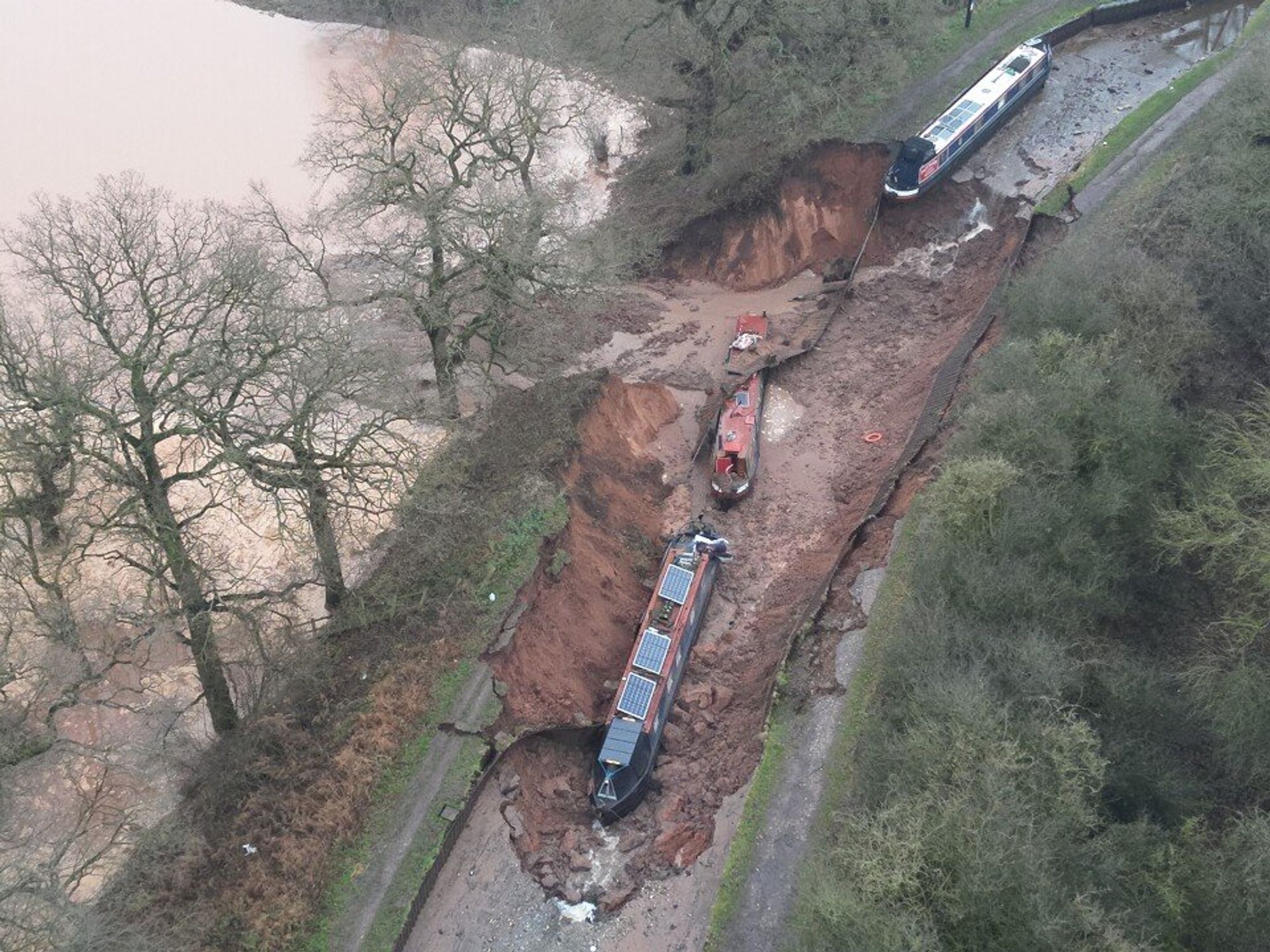 PICTURED: Three boats stranded after being swallowed by sinkhole in major incident