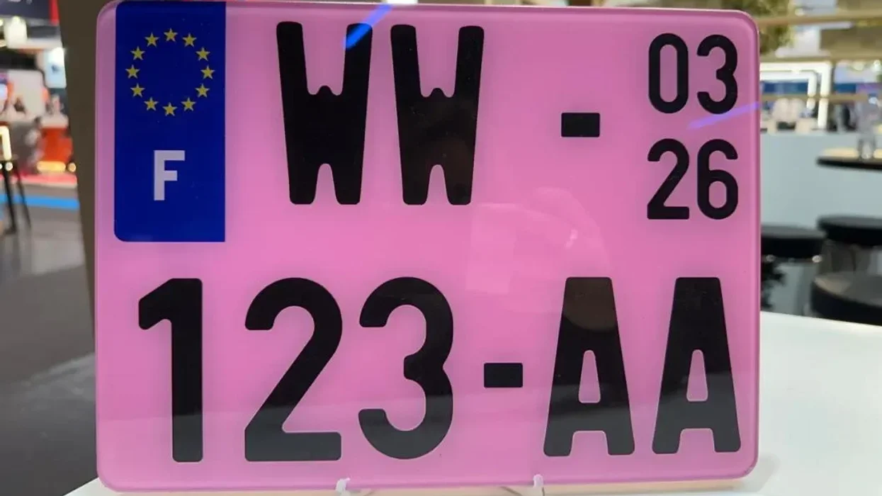Pink licence plates used in France