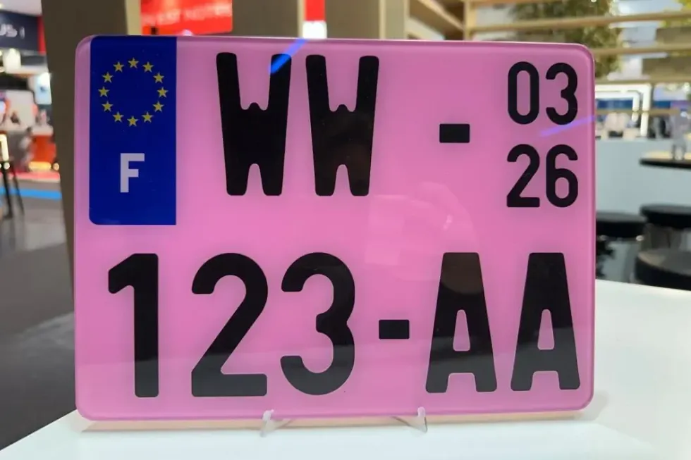 Pink licence plates used in France
