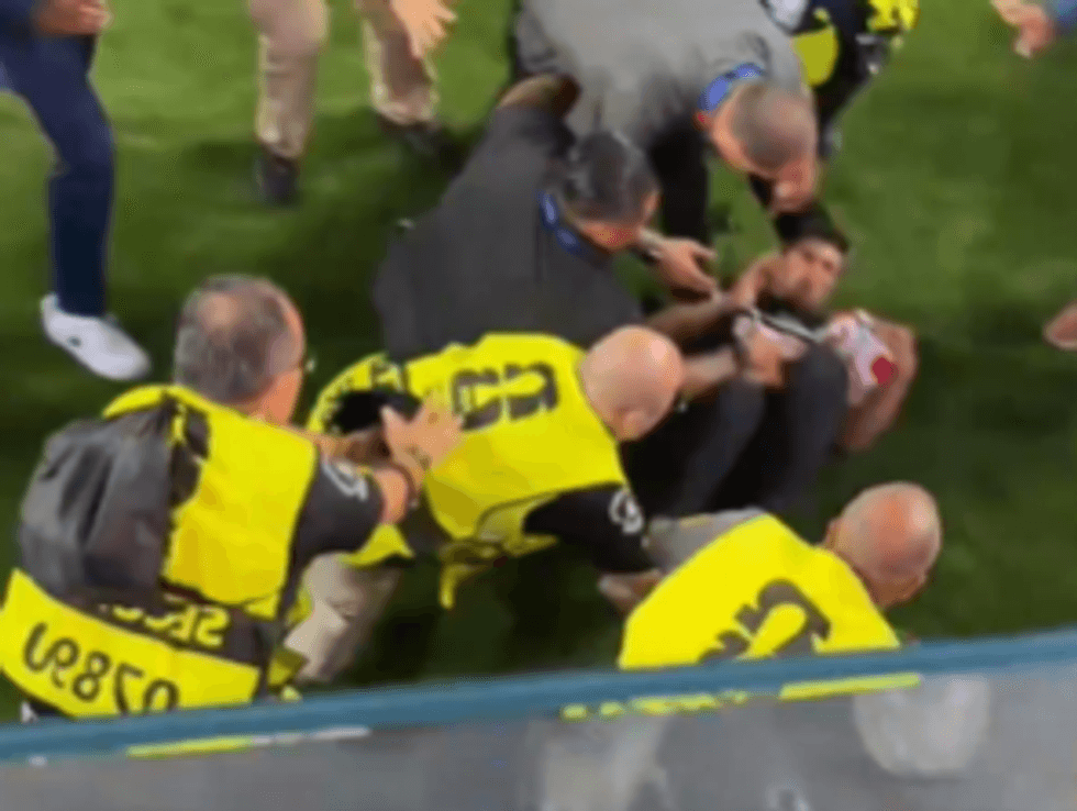 Pitch invader