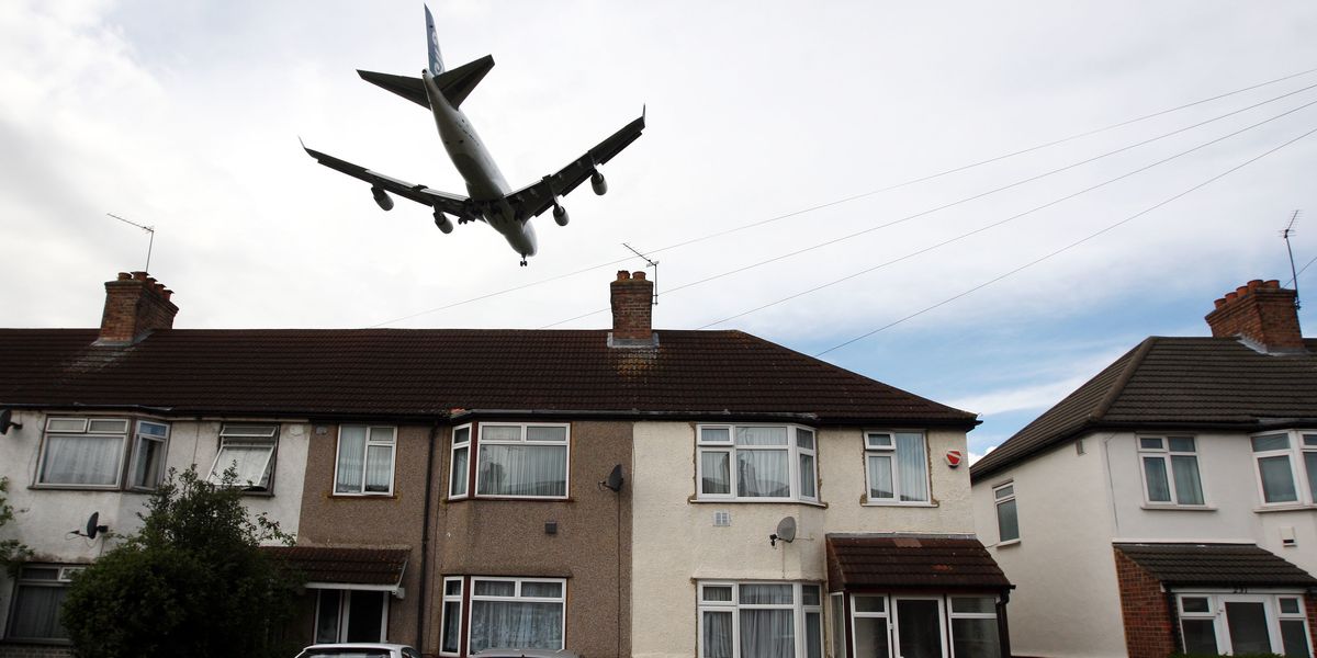 NextImg:Homeowner fuming as low-flying planes are 'ruining' his £3m mansion