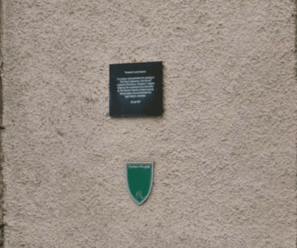 Plaque