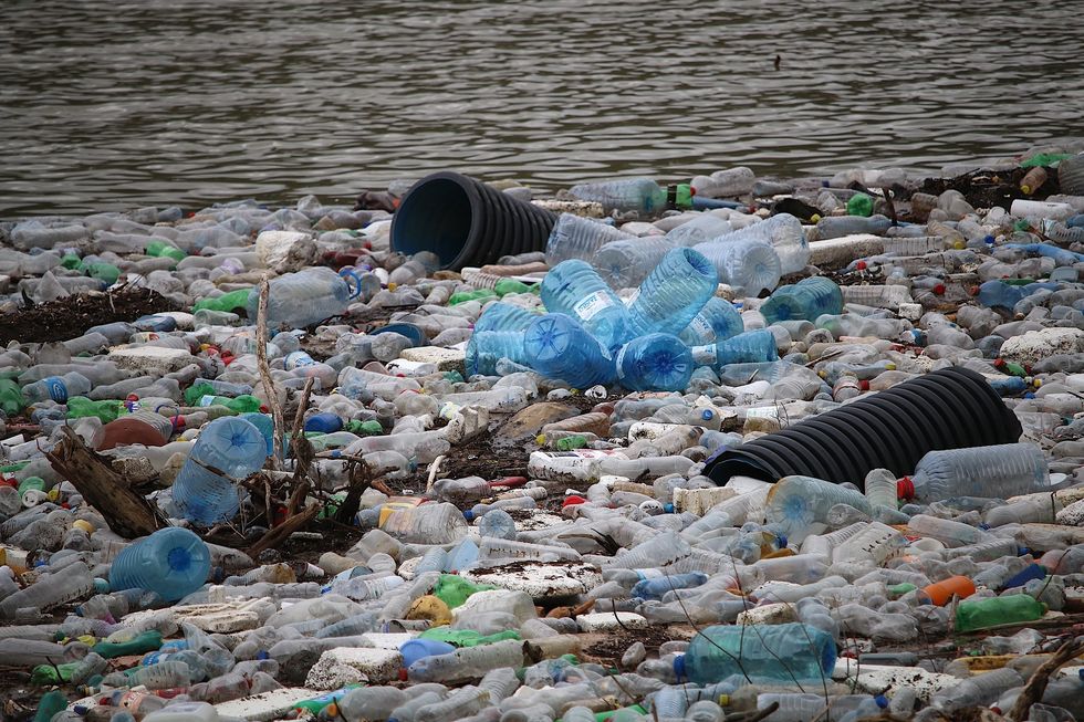 Plásticos no oceano