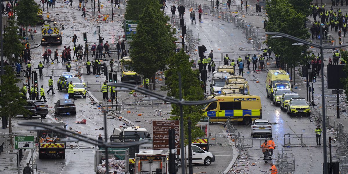 Liverpool parade: Car drives into crowd of celebrating football fans - Police cordon in place
