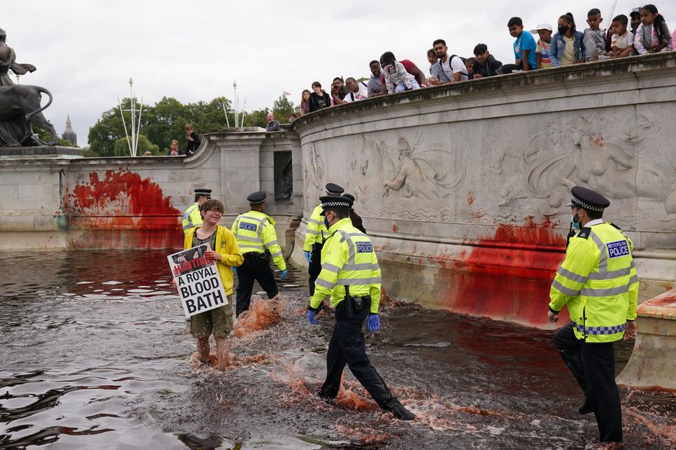 Police and protesters at Queen Victoria Memorial fountain