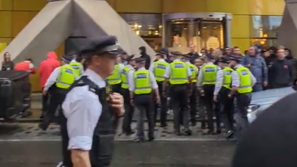 Police at Novotel Canary Wharf