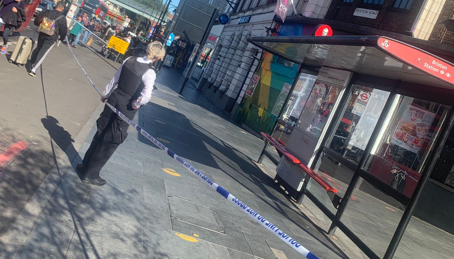 Police cordon in Brixton around large weapon