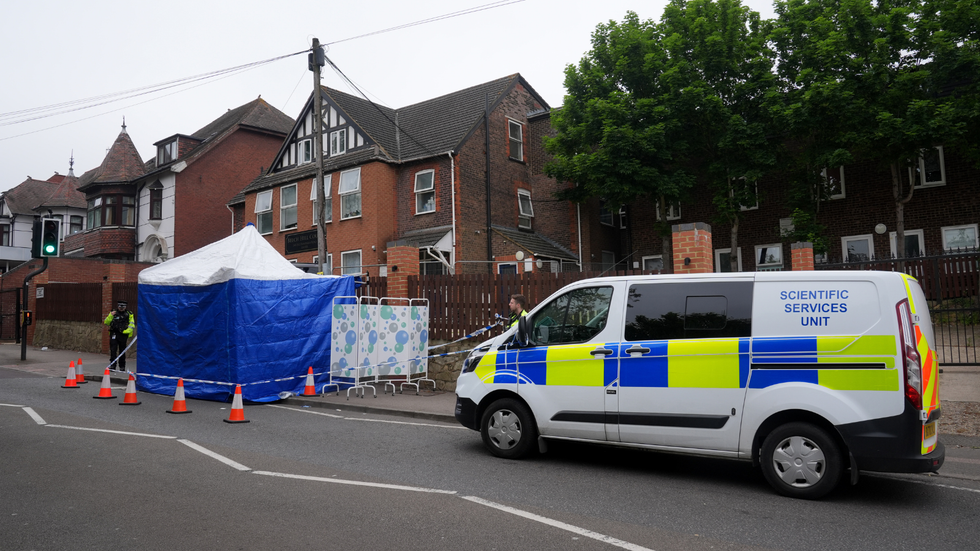 Police on Dunstable Road, Luton