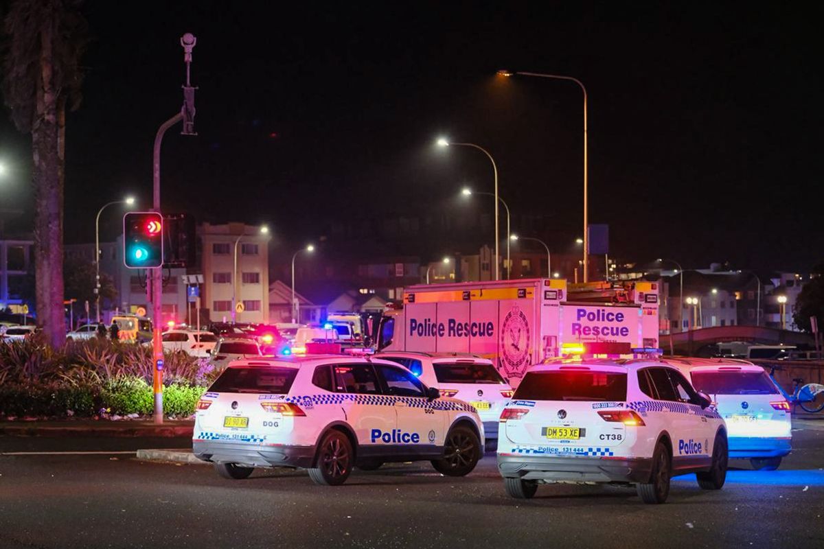 Police presence in Bondi remains high