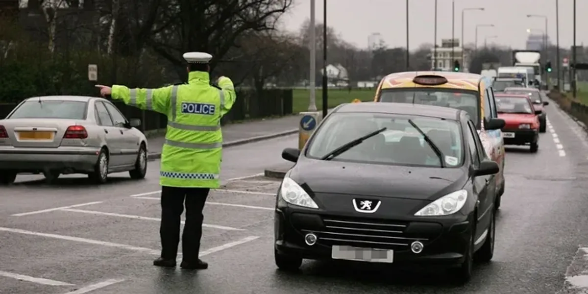 Motorists to see new driving laws introduced as thousands face £100 ‘on-the-spot’ fines for road offences Motorists to see new driving laws introduced as thousands face £100 ‘on-the-spot’ fines for road offences