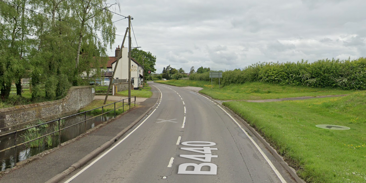 NextImg:DPD delivery driver mugged at knifepoint as three men steal parcels