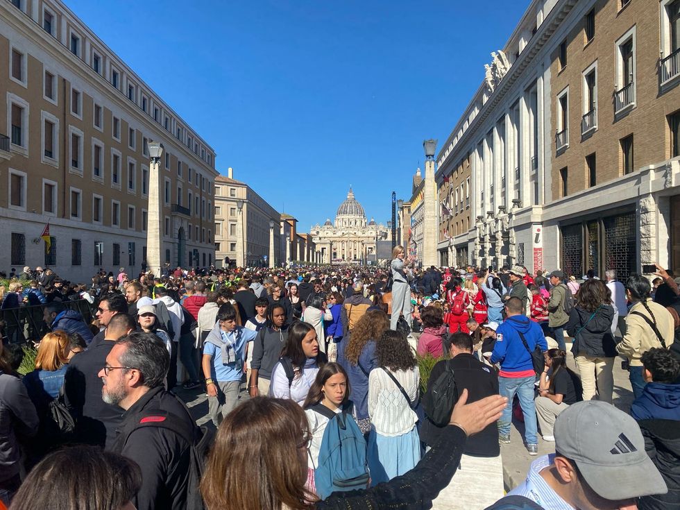 Pope Francis funeral: Mourners along Via della Conciliazione