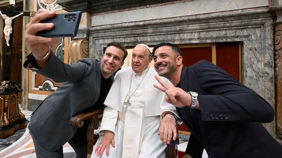 Pope Francis takes selfie