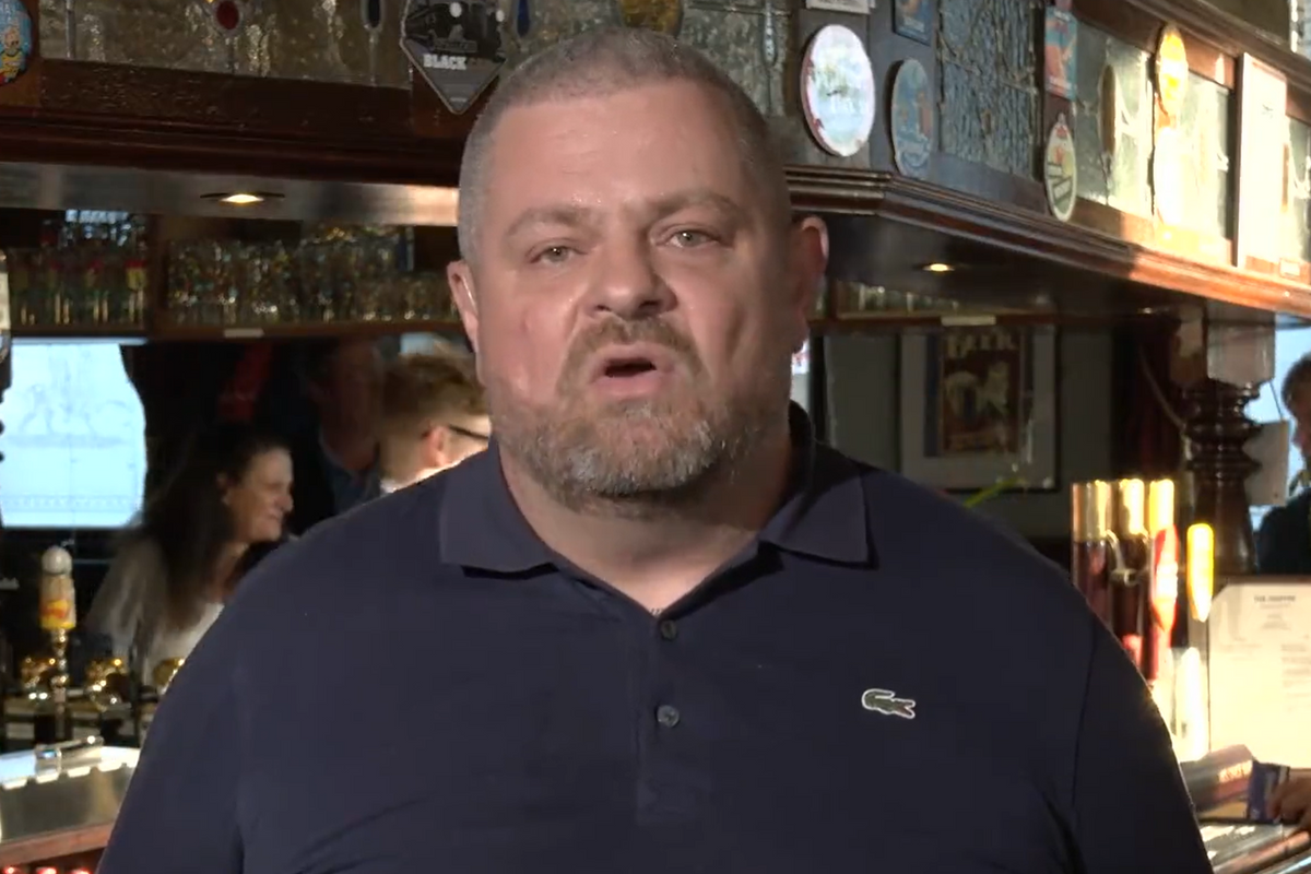 Popular pub landlord gives cashless Britons boost by offering 50p off pints