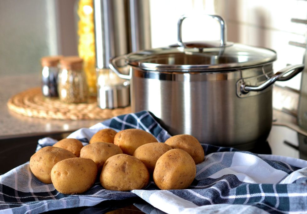 Potatoes pan kitchen