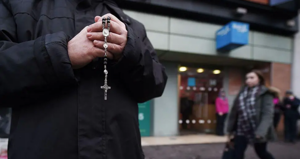 Praying outside abortion clinics