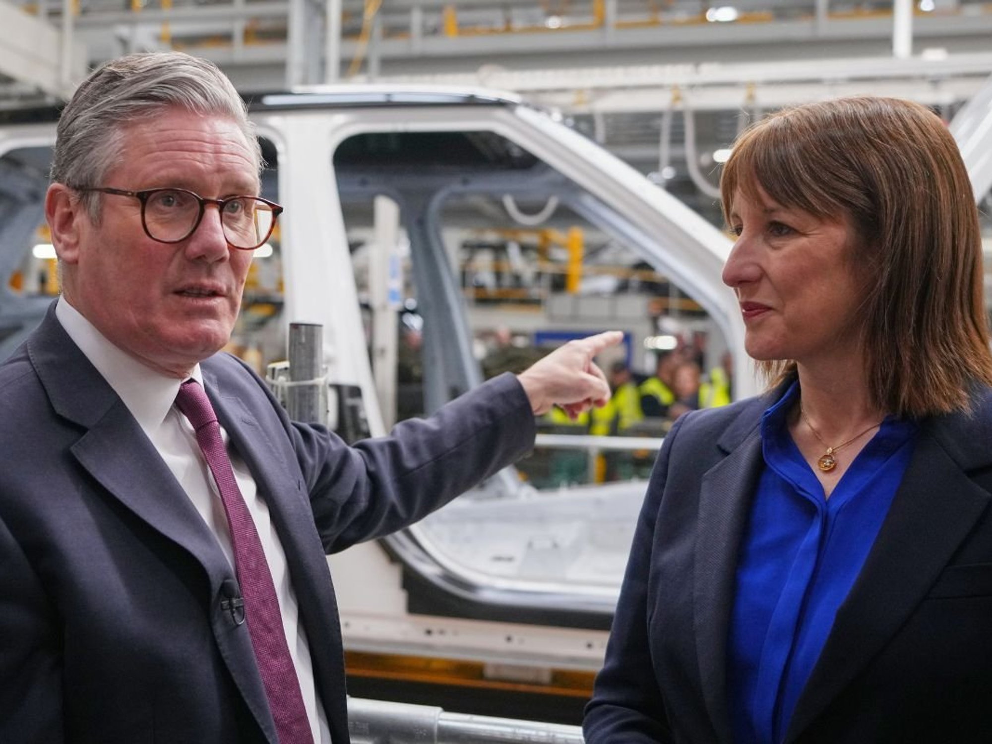 Prime Minister Keir Starmer and Chancellor Rachel Reeves at a JLR factory in the West Midlands