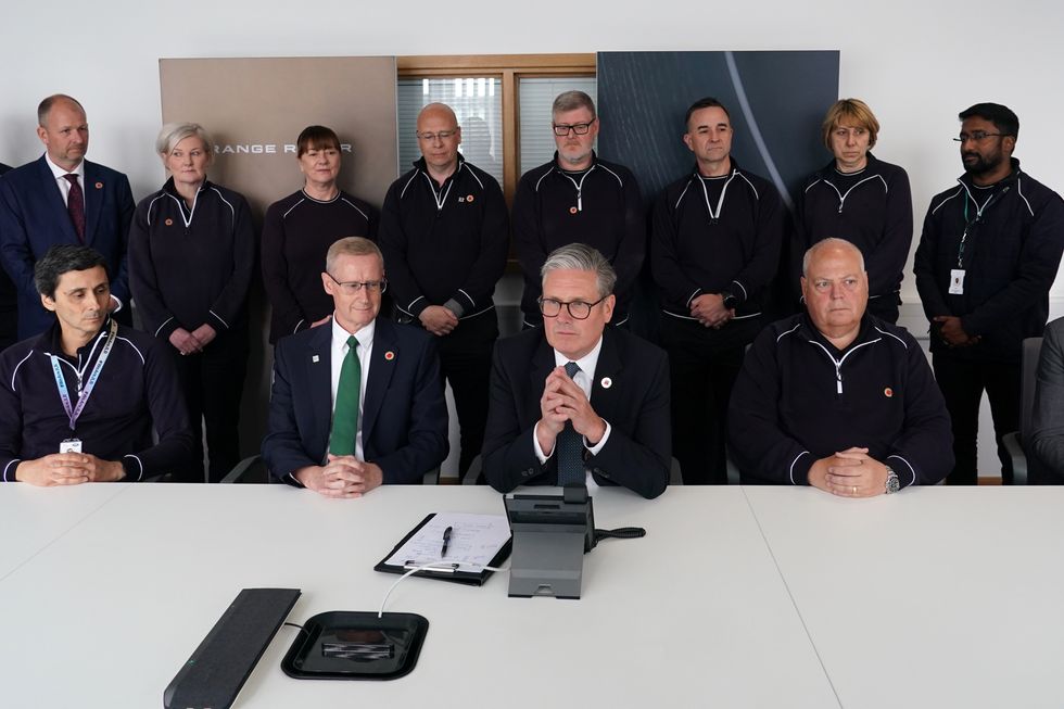 Prime Minister Keir Starmer held a phone conversation with President Donald Trump at the JLR factory in the West Midlands \u200b
