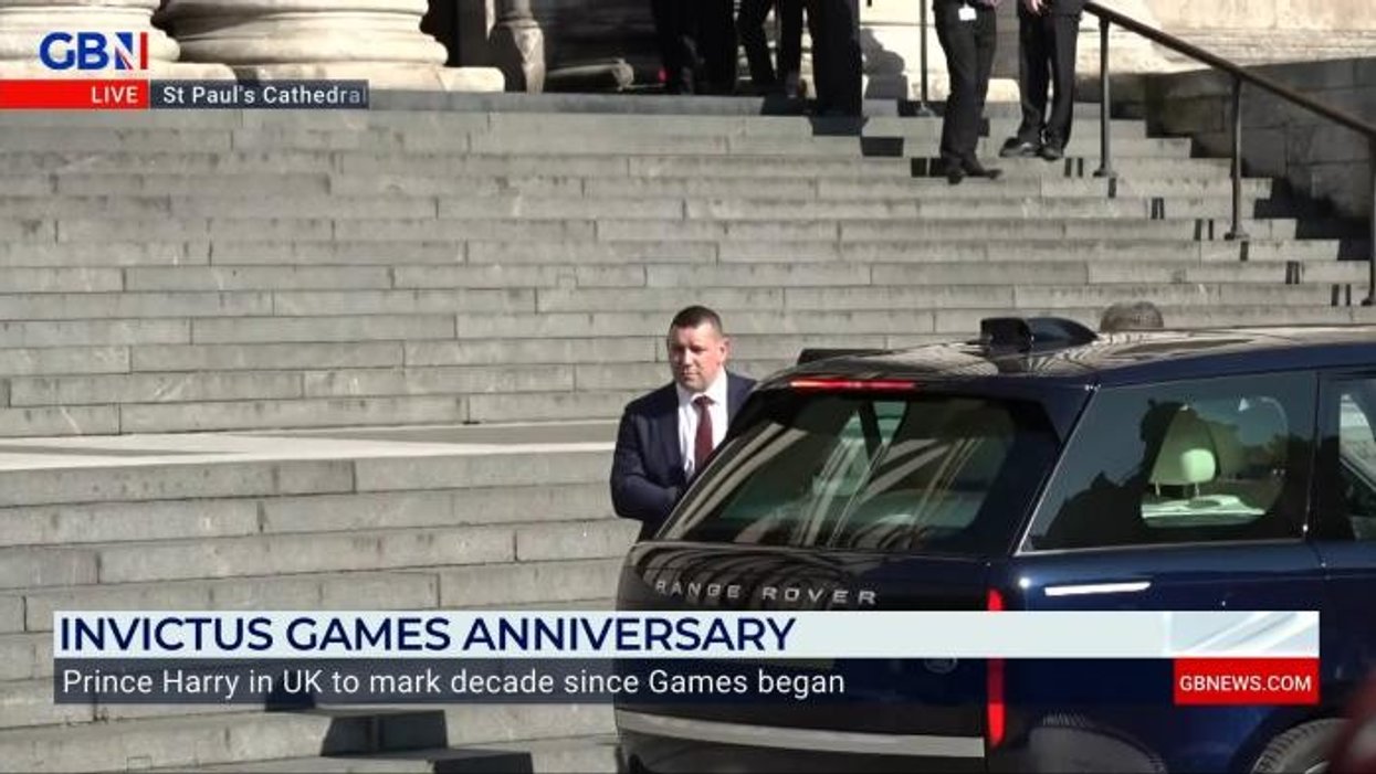 Prince Harry waves to crowd as he receives huge cheer during arrival at St Paul's Cathedral