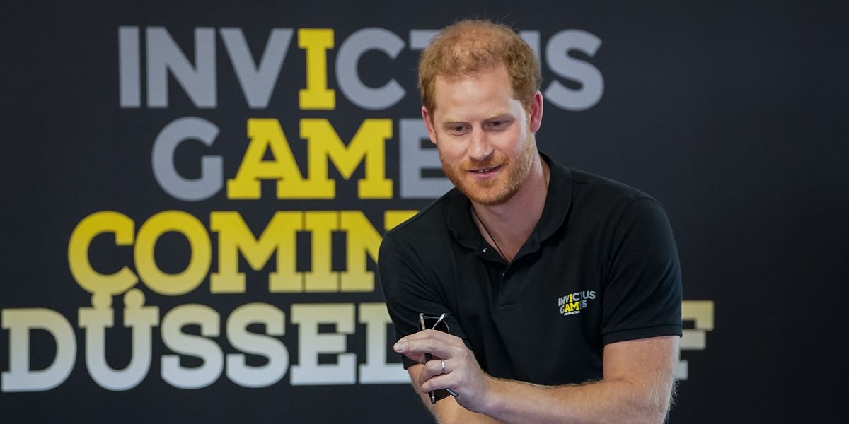 NextImg:Prince Harry told he can ‘earn respect’ with one gesture amid award backlash