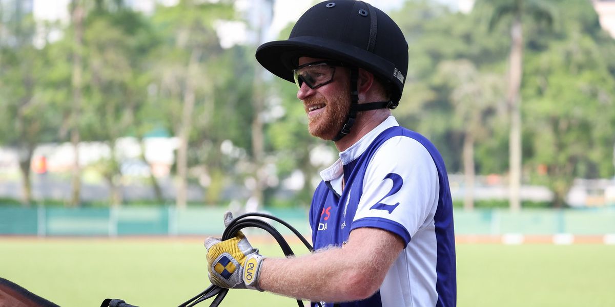 Barefoot Prince Harry watches polo from the sidelines as Meghan and children stay home Barefoot Prince Harry watches polo from the sidelines as Meghan and children stay home