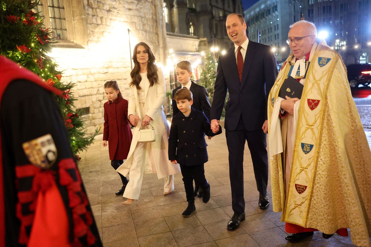  Prince of Wales, Prince Louis, Prince George, Princess Charlotte and Princess of Wales greeted by The Dean of Westminster