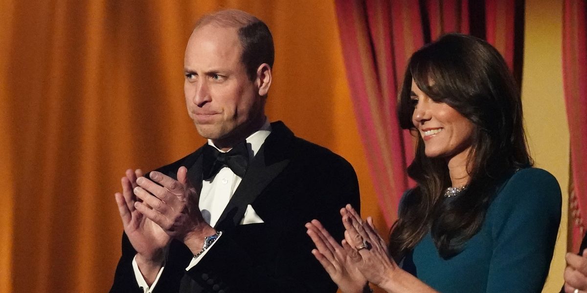 Prince William and Kate Middleton look overjoyed to receive standing ovation amid naming row Prince William and Kate Middleton look overjoyed to receive standing ovation amid naming row