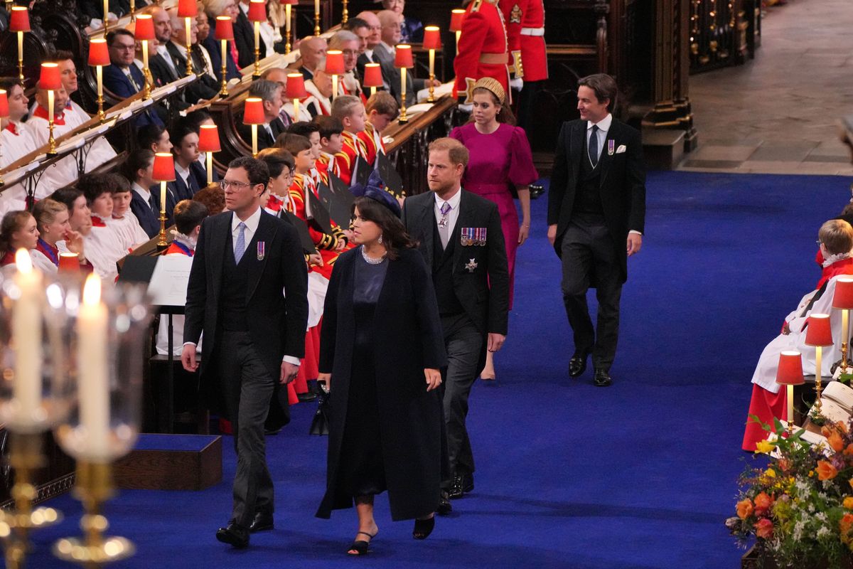 Princess Beatrice and Princess Eugenie appeared “hesitant” in helping their “awkward” cousin Prince Harry over concerns about royal protocol, a body language expert has claimed