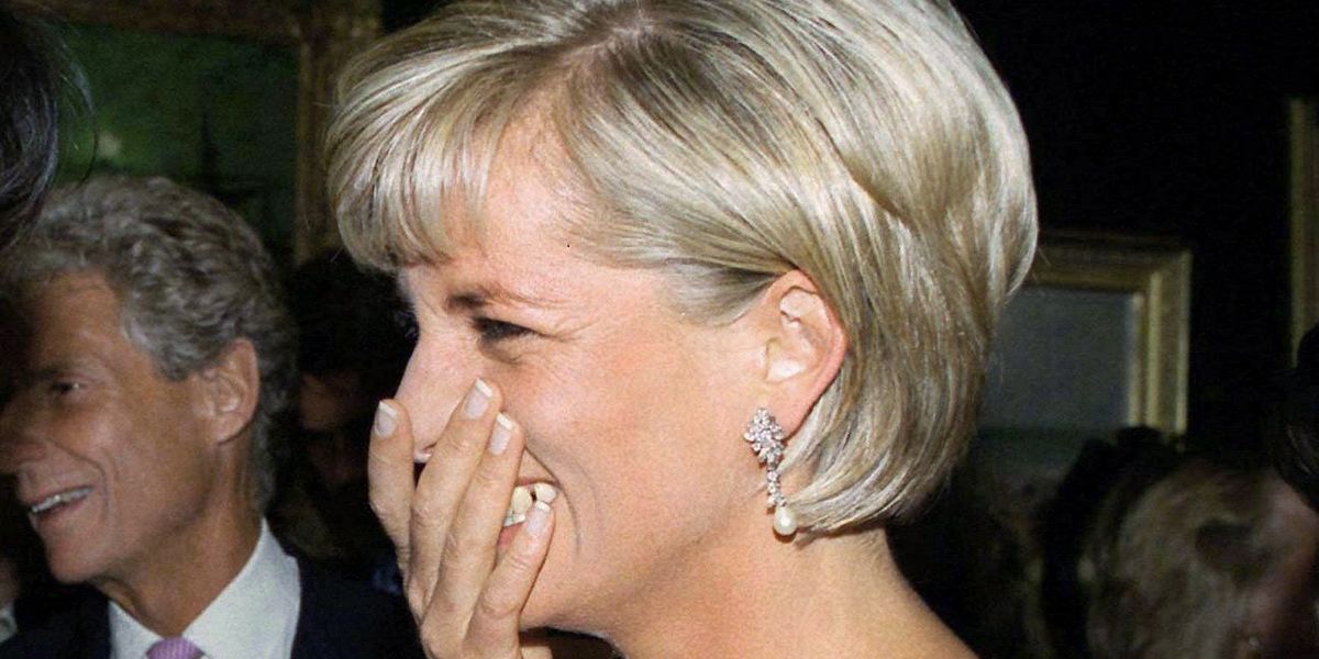 Princess Diana’s cheeky postcard revealed as intimate letters head to auction Princess Diana’s cheeky postcard revealed as intimate letters head to auction