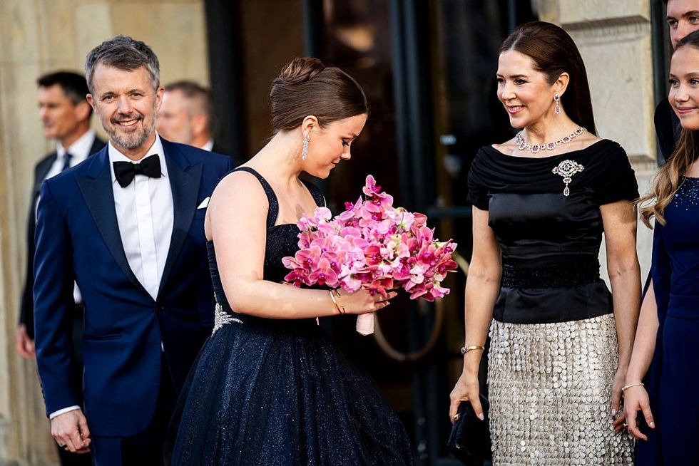 Princess Isabella and Queen Mary