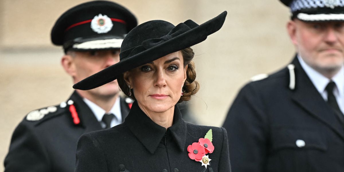 Kate Middleton leads nation on Remembrance Day in tribute to fallen heroes Kate Middleton leads nation on Remembrance Day in tribute to fallen heroes