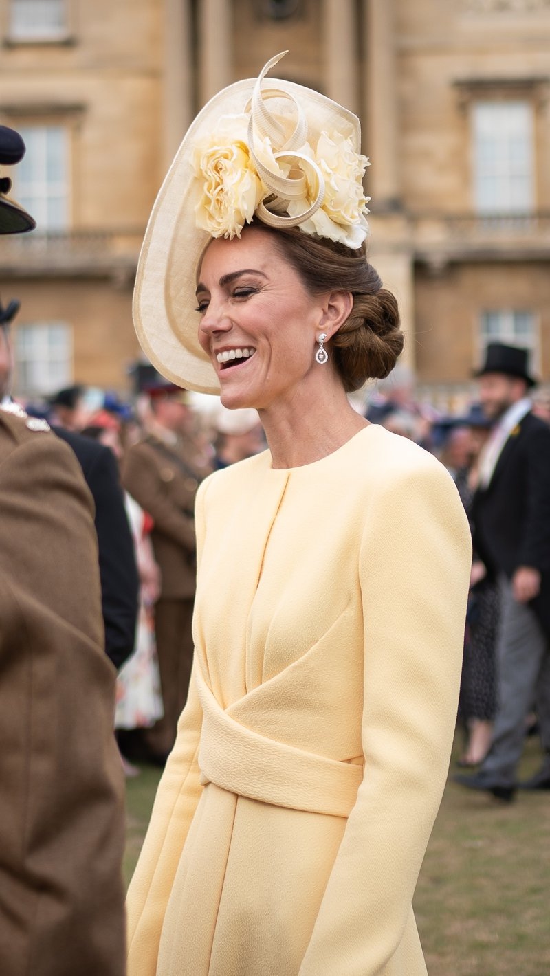 Princess Kate looks radiant in yellow as she dazzles at Buckingham Palace party Princess Kate looks radiant in yellow as she dazzles at Buckingham Palace party