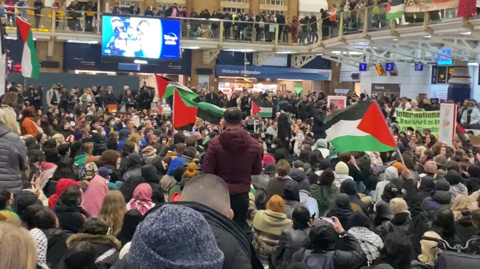 Pro-Palestine protesters in Liverpool Street station